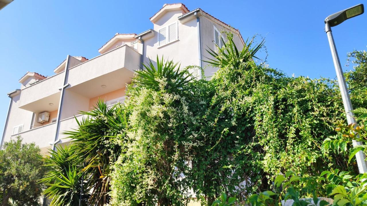 Apartments Mazuran Hvar Town Buitenkant foto