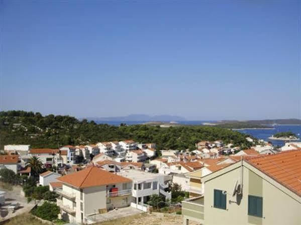 Apartments Mazuran Hvar Town Buitenkant foto