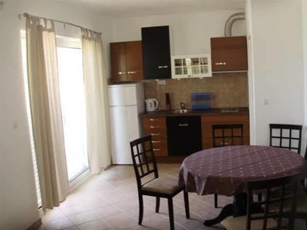 Apartments Mazuran Hvar Town Buitenkant foto