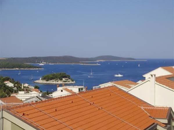Apartments Mazuran Hvar Town Buitenkant foto